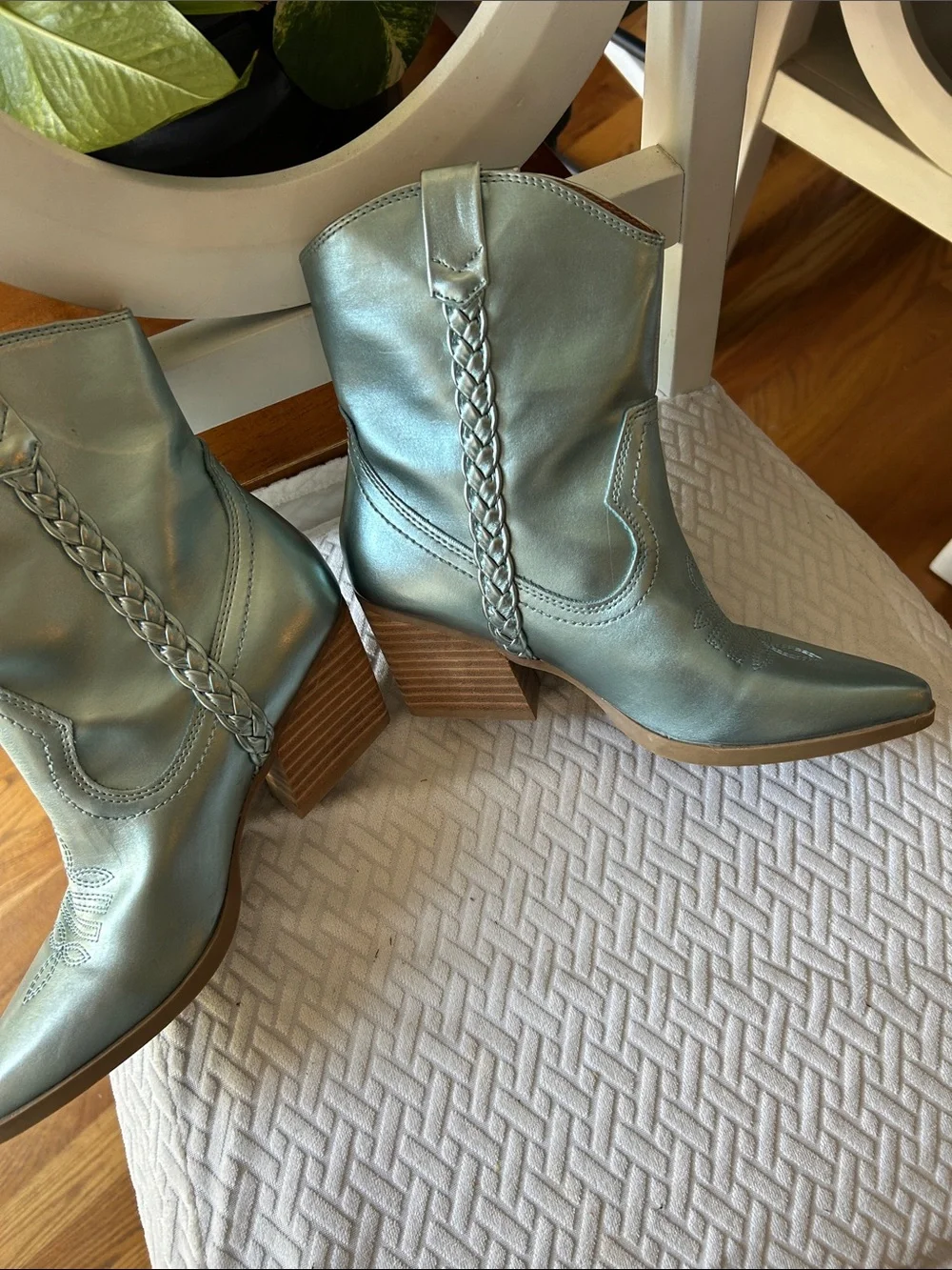 DV by Dolce Vita shiny metallic
